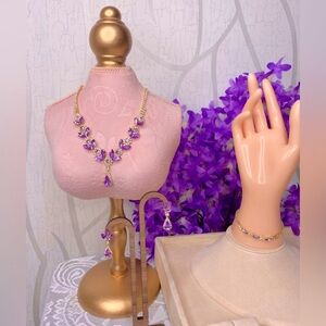 🎀 3 Piece Set 🎀 Elegant Gold Toned Purple Rhinestone Necklace & Velvet Gift Box